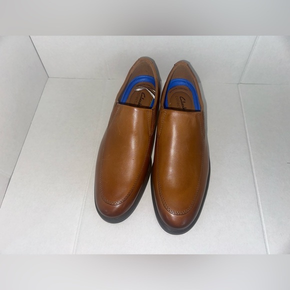 Clarks Men\'s Brown Leather Slip-Ons size 8 1/2W.      (#144) main image 9